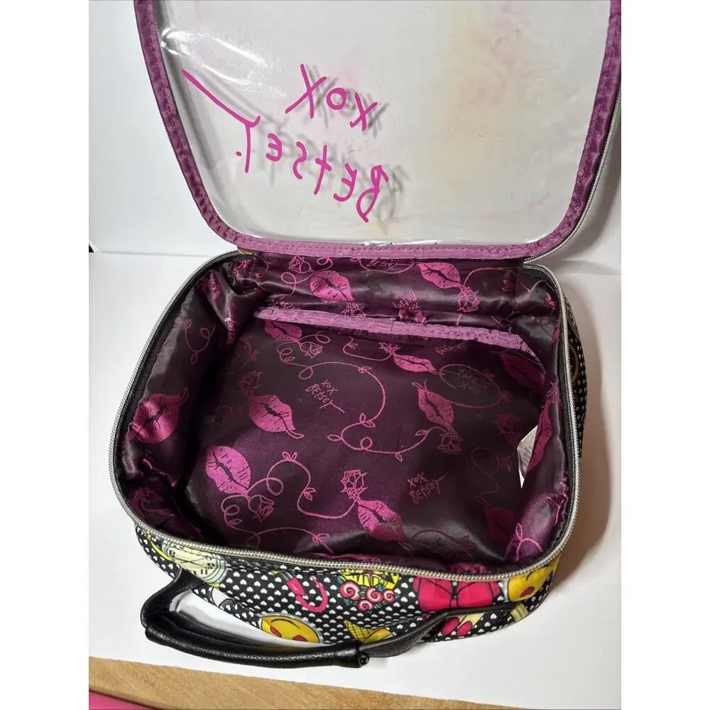 XOX Betsey Cosmetic Zipper Bag